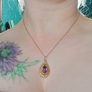 Elegant Gold Necklace with Purple Gemstone